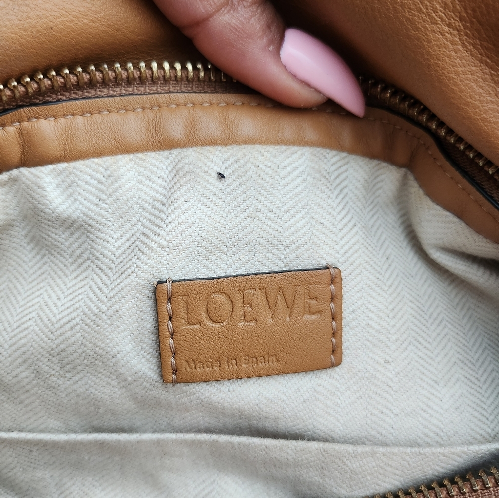 Loewe (Tan) - Picture 5 of 5